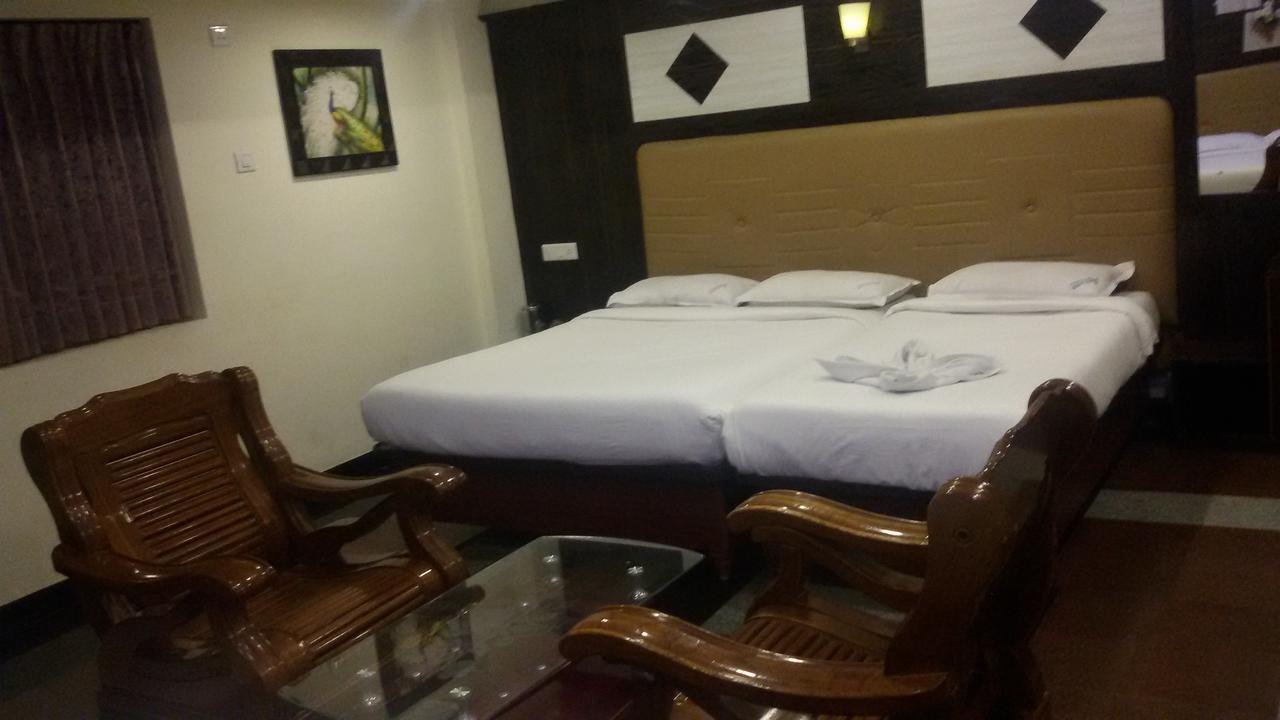 Hôtel Aakash Residency à Madurai Extérieur photo